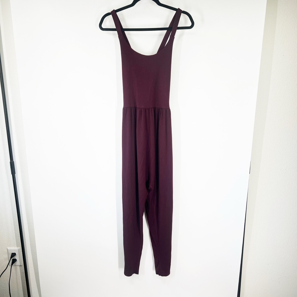 Imbodhi Bodhi Jumper in Burgundy - Picture 2 of 10